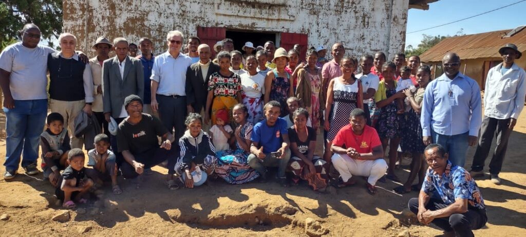 Encontro com a comunidade local.