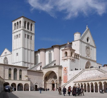 1280px-Assisi_San_Francesco_BW_2