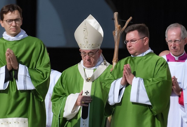 3out2018---papa-francisco-celebra-missa-na-praca-de-sao-pedro-na-abertura-do-sinodo-dos-bispos-1538568297671_1920x1280