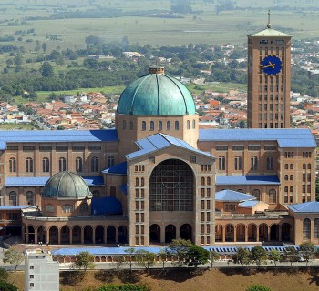 Basilica_of_the_National_Shrine_of_Our_Lady_of_Aparecida,_2007