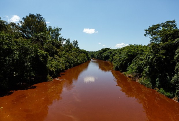 Rio Paraopeba após o rompimento da barragem em Brumadinho.