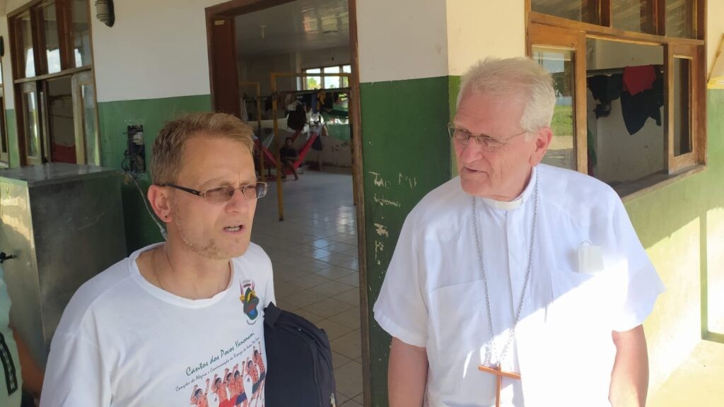 Dom Leonardo com o padre Corrado, missionário da Consolata.
