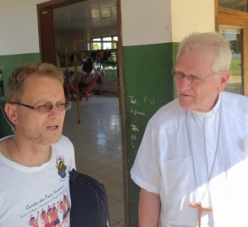 Dom Leonardo com o padre Corrado, missionário da Consolata.