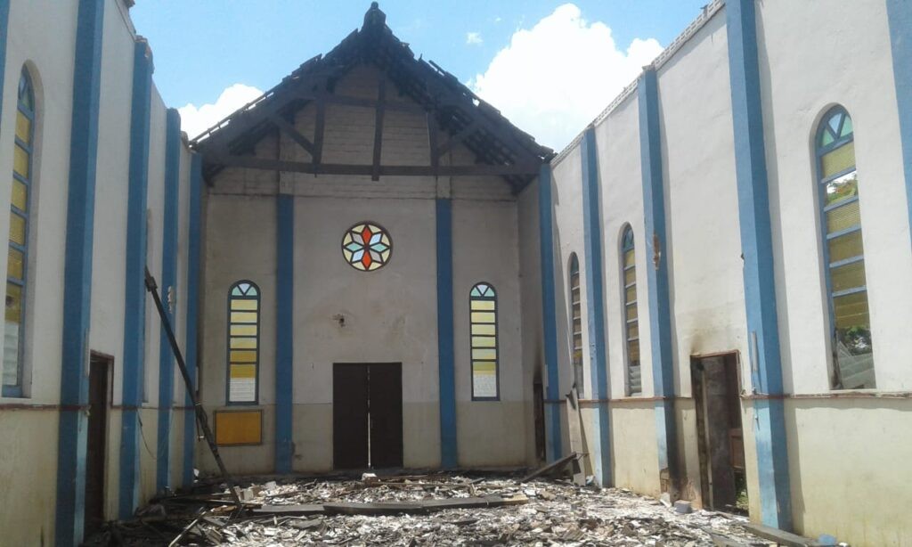 Igreja no Distrito de Muidumbe, na Região Pastoral Norte da Diocese de Pemba, destruída. Foto: Catequistas