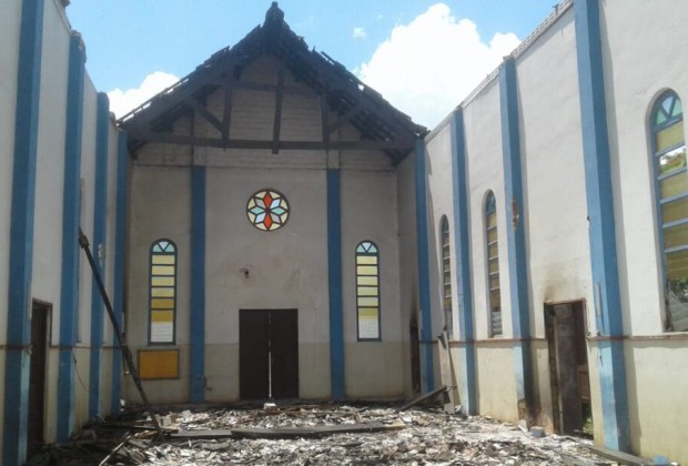 Igreja no Distrito de Muidumbe, na Região Pastoral Norte da Diocese de Pemba, destruída. Foto: Catequistas