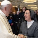 Papa Francisco com Ir. Alessandra Smerilli FMA em 2018. Foto: Vatican Media.