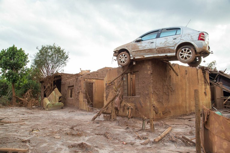 Desastre da Samarco em Minas Gerais, em novembro de 2015, deixou 19 mortos.