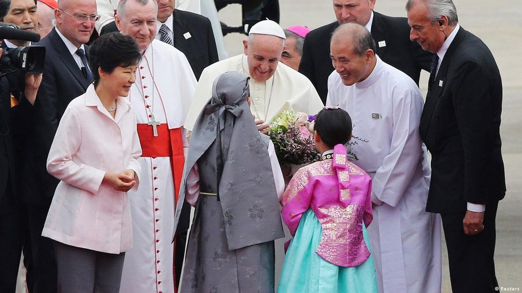 Papa Francisco é recebido pela presidente Park Geun-hye. Foto: Reuter