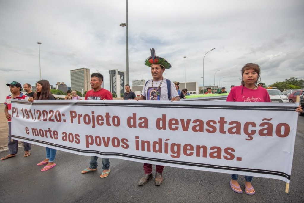 bolsonaro-indigenas-ucrania2