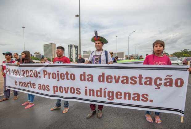 bolsonaro-indigenas-ucrania2