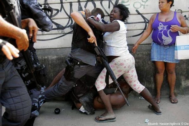 brasilmulherenfrentapolicia1307
