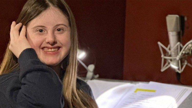 Alice Gennaro, primeira dubladora com síndrome de Down no filme "Valentina" (foto AIPD) 