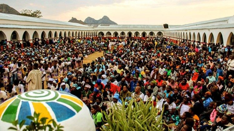 Celebração com fiéis na Diocese de Tete.