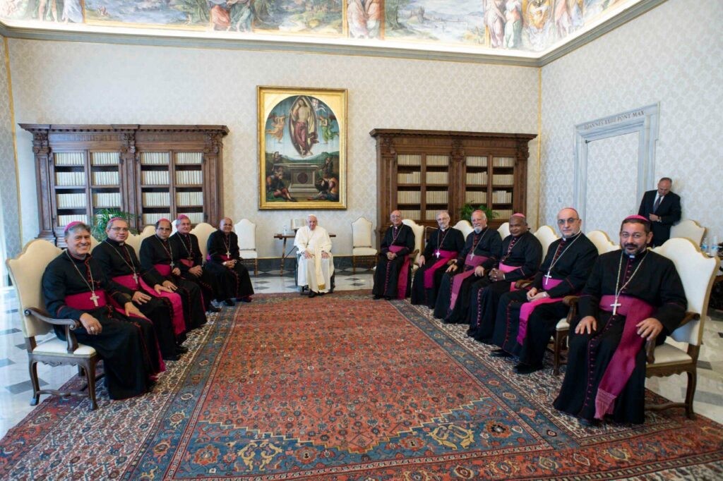 Bispos dos Regional Nordeste V com o Papa Francisco durante visita ad Limina