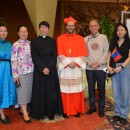 Catequistas Rufina Chamingerel e Monica Odzaya, Pe. Peter Sanjaajav, Cardeal Marengo, Pe. Ernesto Viscardi e jovem estudante da Mongólia.