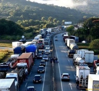 greve-dos-caminhoneiros-1