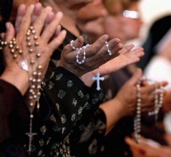 BAGHDAD, IRAQ - APRIL 7: Worshippers pray at a service for Pope John Paul II on April, 7, 2005 at a Catholic church in Baghdad, Iraq. Pope John Paul II died at his residence in the Vatican on April 2, aged 84 years old.  His funeral will be held in St. Peter's Square on Friday, April 8. Cardinals under the age of 80 will start the conclave on April 18, where a new Pope will be chosen. (Photo by Wathiq Khuzaie/Getty Images)