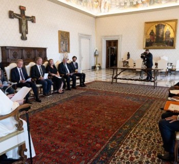 O Papa com uma delegação de advogados de países membros do Conselho da Europa signatários do Apelo de Viena. Foto: Vatican Media