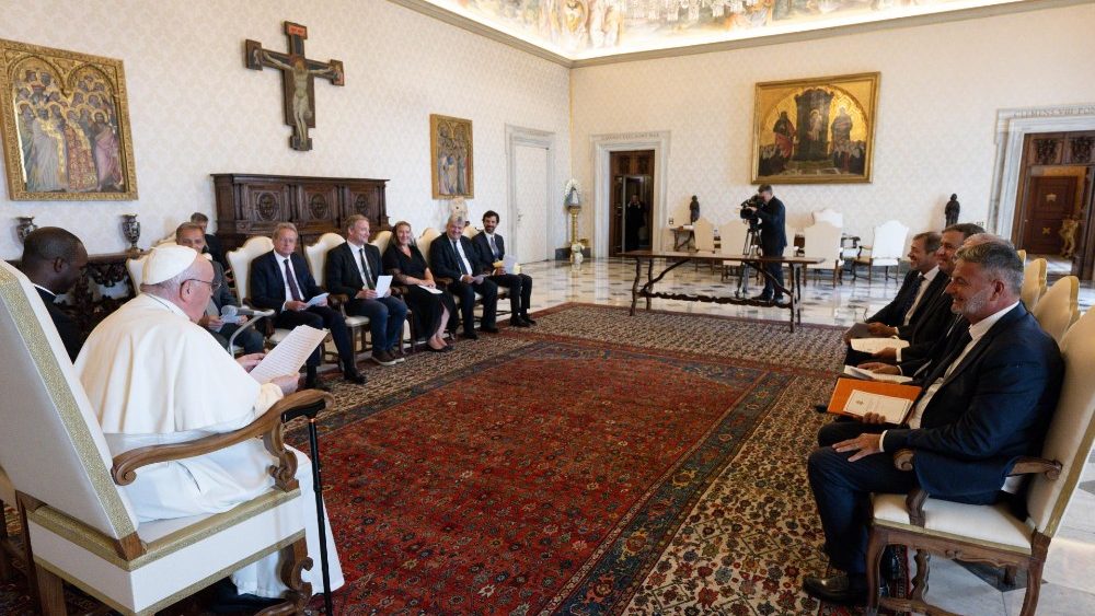 O Papa com uma delegação de advogados de países membros do Conselho da Europa signatários do Apelo de Viena. Foto: Vatican Media