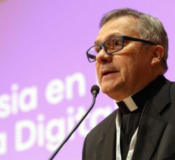 Monsenhor Lucio Adrian Ruiz.