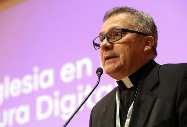 Monsenhor Lucio Adrian Ruiz.