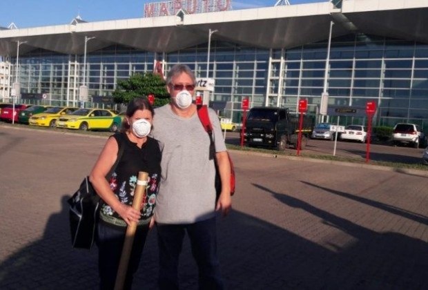 Rosane e César Campos retornam de Pemba, Moçambique ao Brasil.