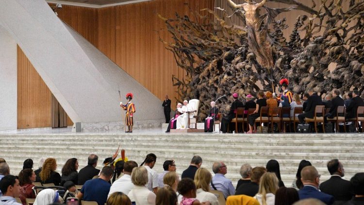 Um dos momentos da audiência geral desta quarta-feira, 23 de agosto (Vatican Midia)