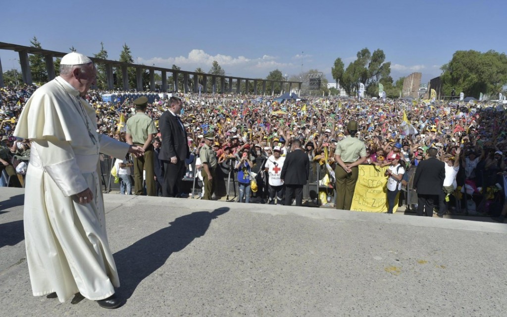 epa06448126 A handout photo made available by Vatican Media shows Pope Francis (L) during a meeting with young people at the Maipu temple in Santiago, Chile, 17 January 2018. Pope Francis is in Chile for a three-day state visit during which he will celebrate mass masses in the cities of Santiago, Temuco and Iquique, before heading to Peru on January 18.  EPA/VATICAN MEDIA HANDOUT THIS HANDOUT PHOTO TO BE USED SOLELY TO ILLUSTRATE NEWS REPORTING OR COMMENTARY ON THE FACTS OR EVENTS DEPICTED IN THIS IMAGE; NO ARCHIVING; NO LICENSING HANDOUT EDITORIAL USE ONLY/NO SALES/NO ARCHIVES