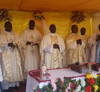primeira missa de padre Mugerwa