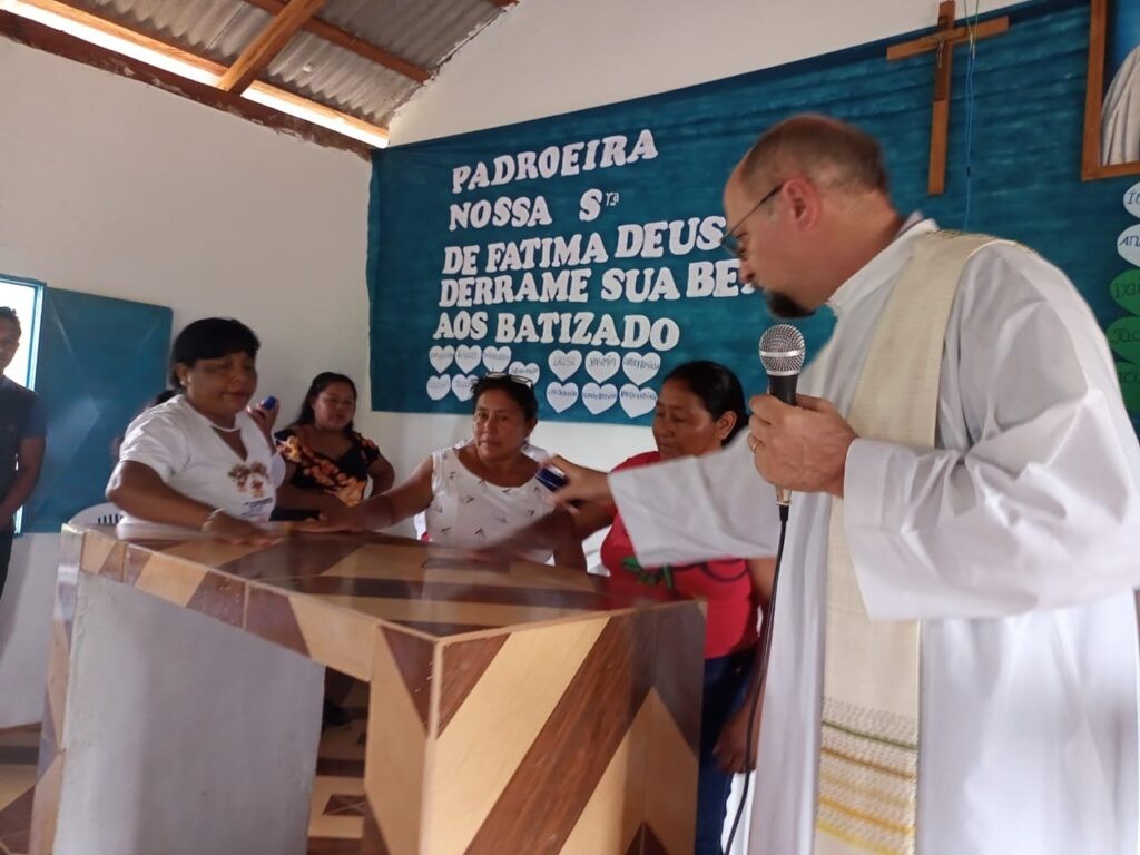 Administrador Diocesano, Padre Lúcio Nicoletto, durante inauguração da capela N. S. de Fátima.