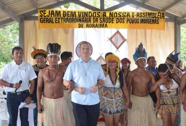 Bispo da Diocese de Roraima, Dom Mario Antônio participa da abertura da Assembleia dos povos indígenas. Foto: Jacir J.Filho (colaborador da Ascom/CIR)