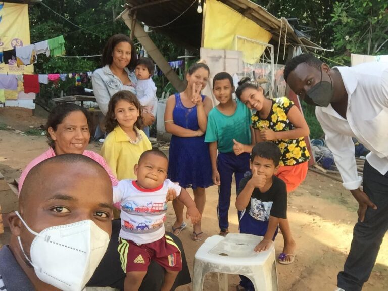 Visita à famílias de venezuelanos na Vila Olímpia, periferia de Boa Vista. Fotos: Isacck Mdindile