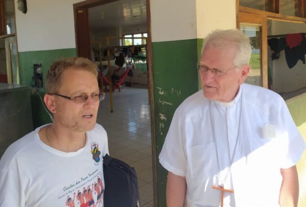 Dom Leonardo com o padre Corrado, missionário da Consolata.