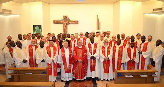 Participantes do XIII CG em Roma com cardeal Filoni