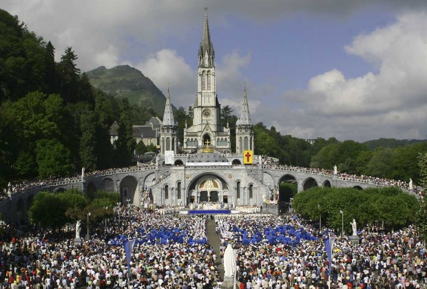 Santuário-de-Nossa-Senhora-de-Lourdes-FR