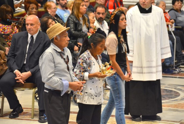 Missa celebrada na manhã deste domingo (06/10) na Basílica de São Pedro. (Foto: Jaime C. Patias)