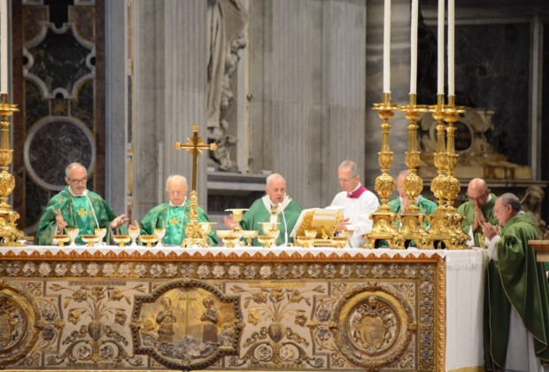 Missa celebrada na manhã deste domingo (06/10) na Basílica de São Pedro. (Foto: Jaime C. Patias)